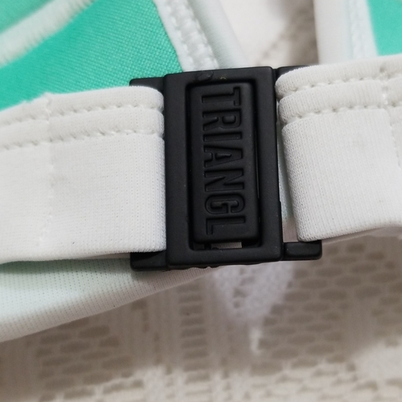 12T Triangl white textured bikini top. - Picture 4 of 4